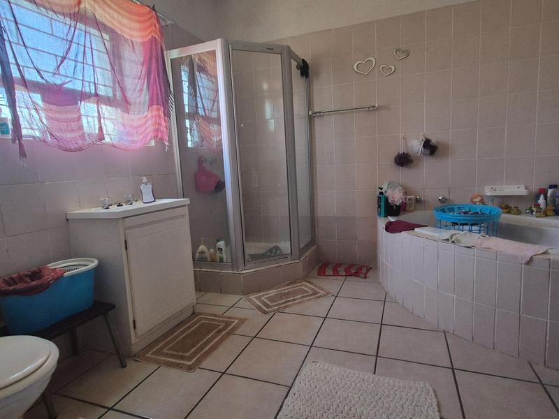 6 Bedroom Property for Sale in Gansbaai Central Western Cape